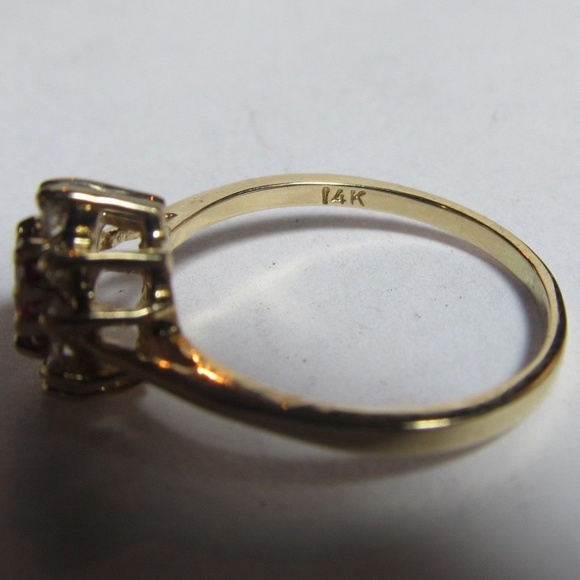 QUALITY VINTAGE 14K SOLD GOLD RING WITH NATURAL RUBY AND DIAMONDS - Picture 2 of 5